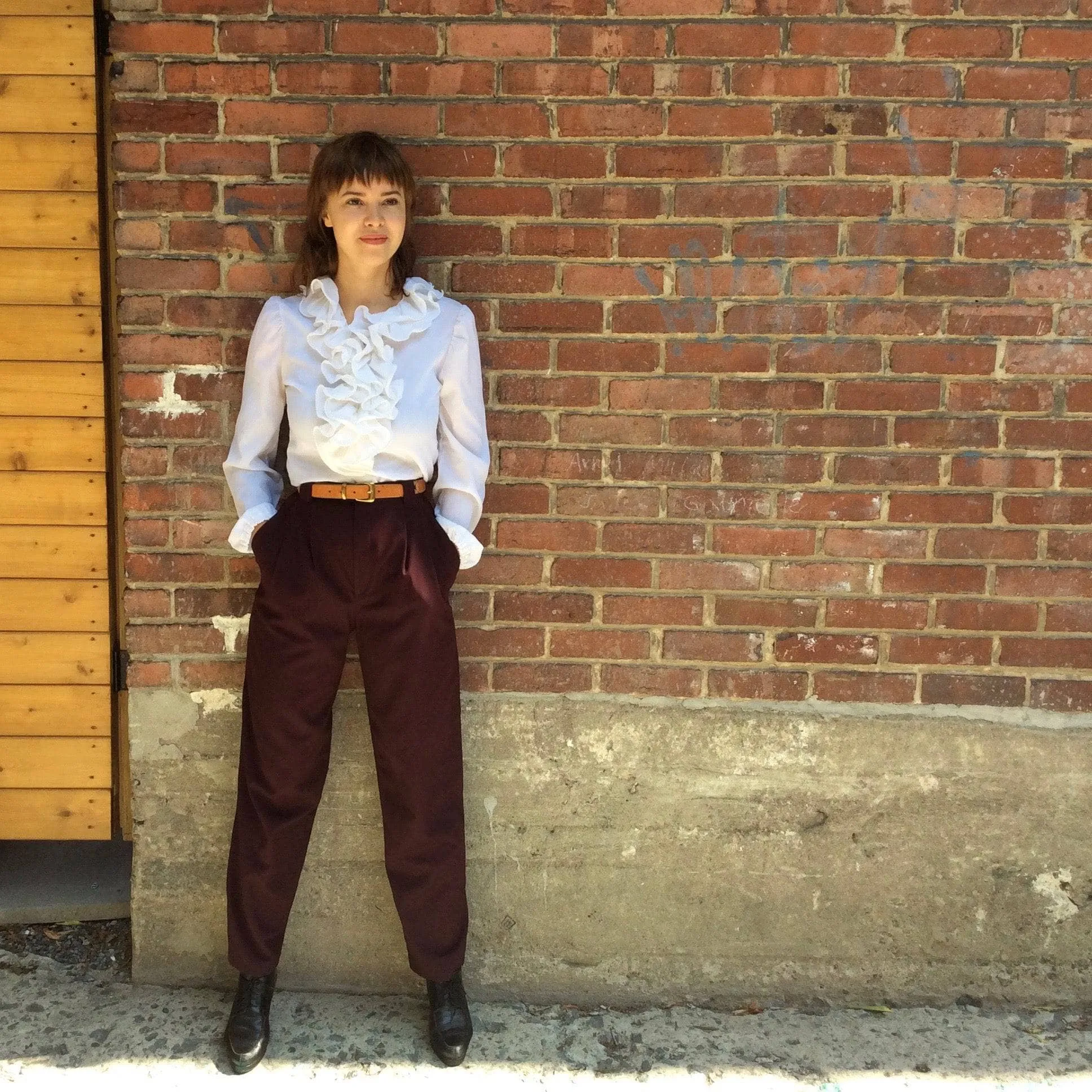 1980s High Waisted Pleated Burgundy Pants  S