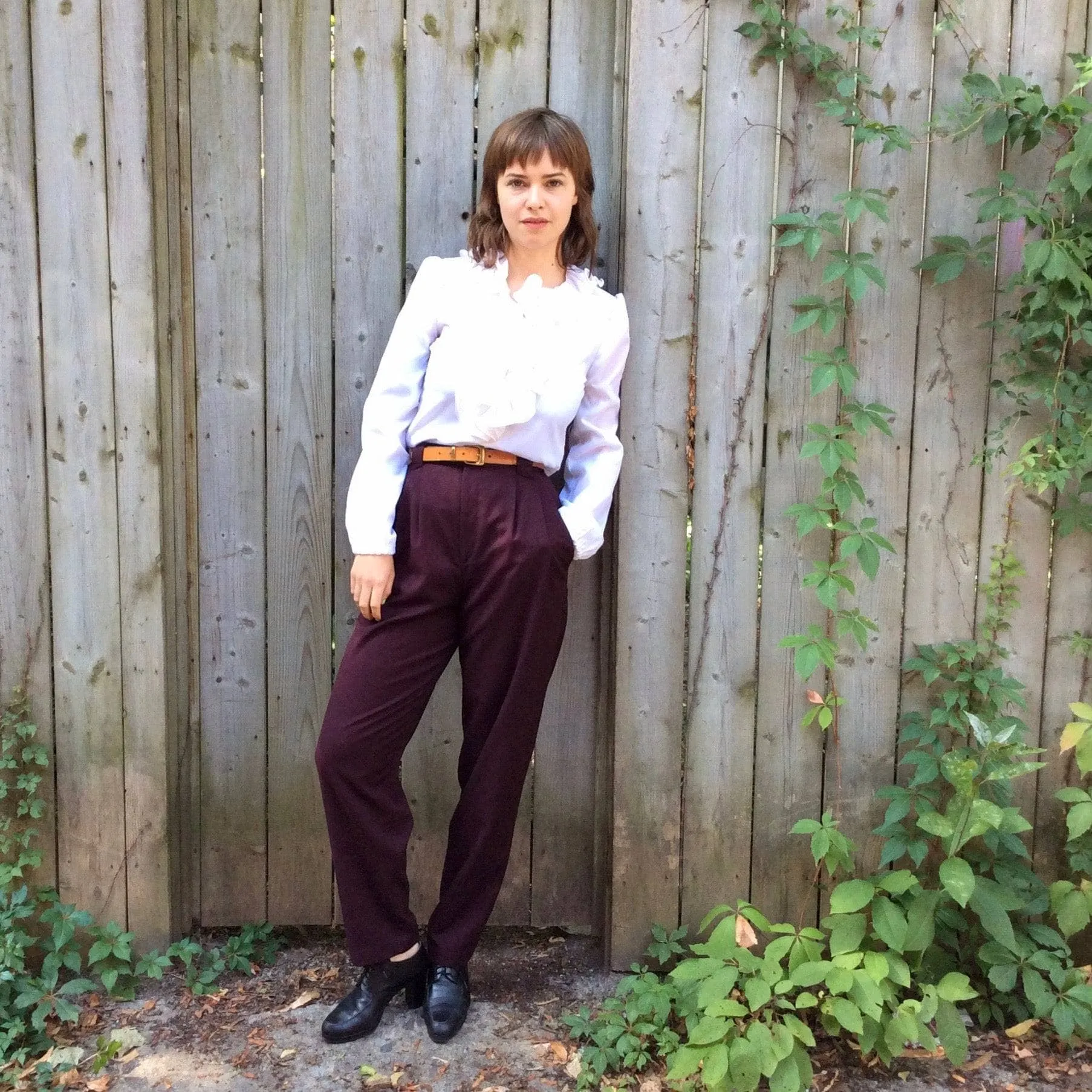 1980s High Waisted Pleated Burgundy Pants  S