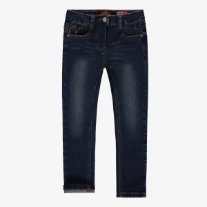 Pantalon en denim bleu foncé avec coutures apparentes, enfant || Dark blue denim pants with visible seams, child