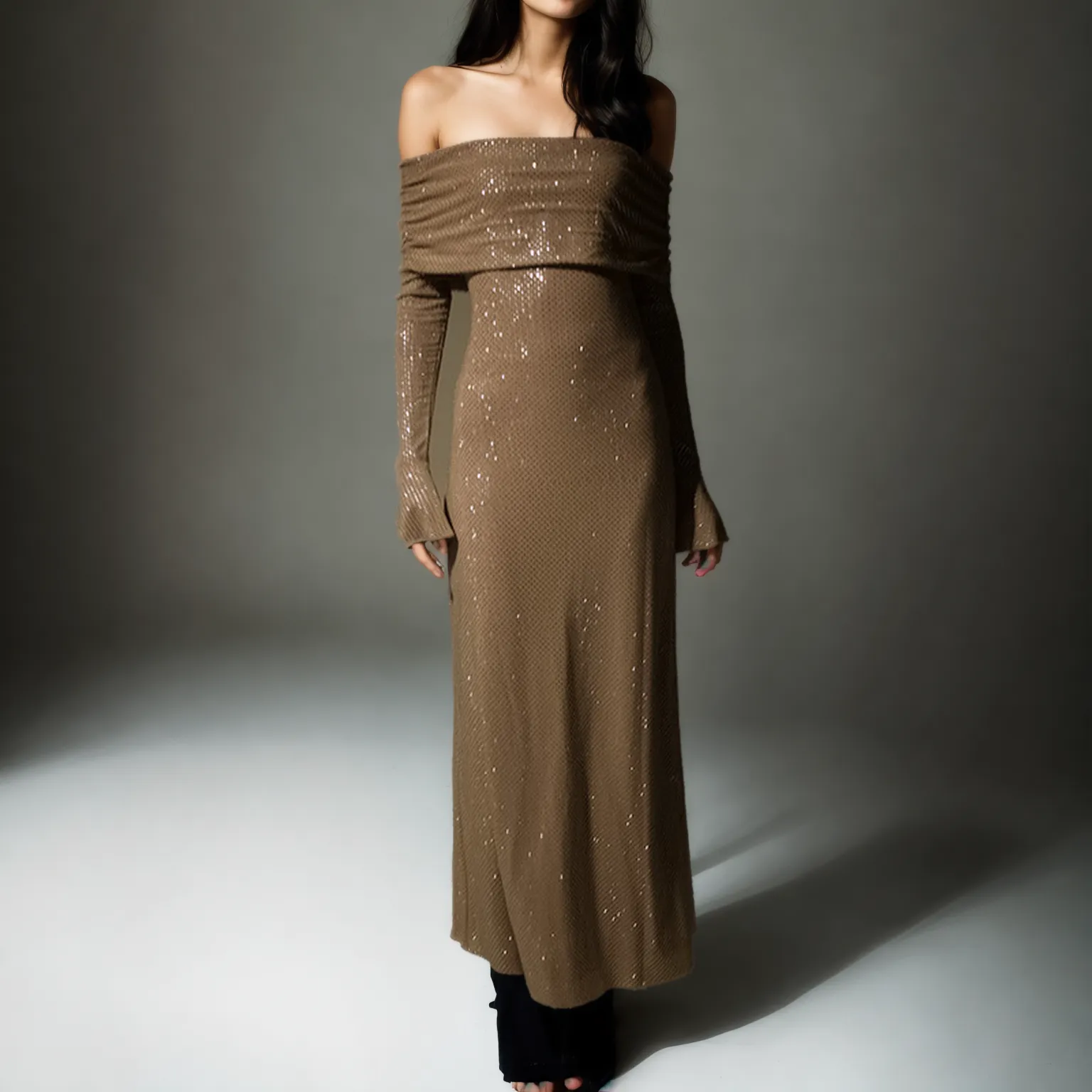 Sensual Sophistication: Maxi Dress with Package Hip, Elegant Panel Pressing