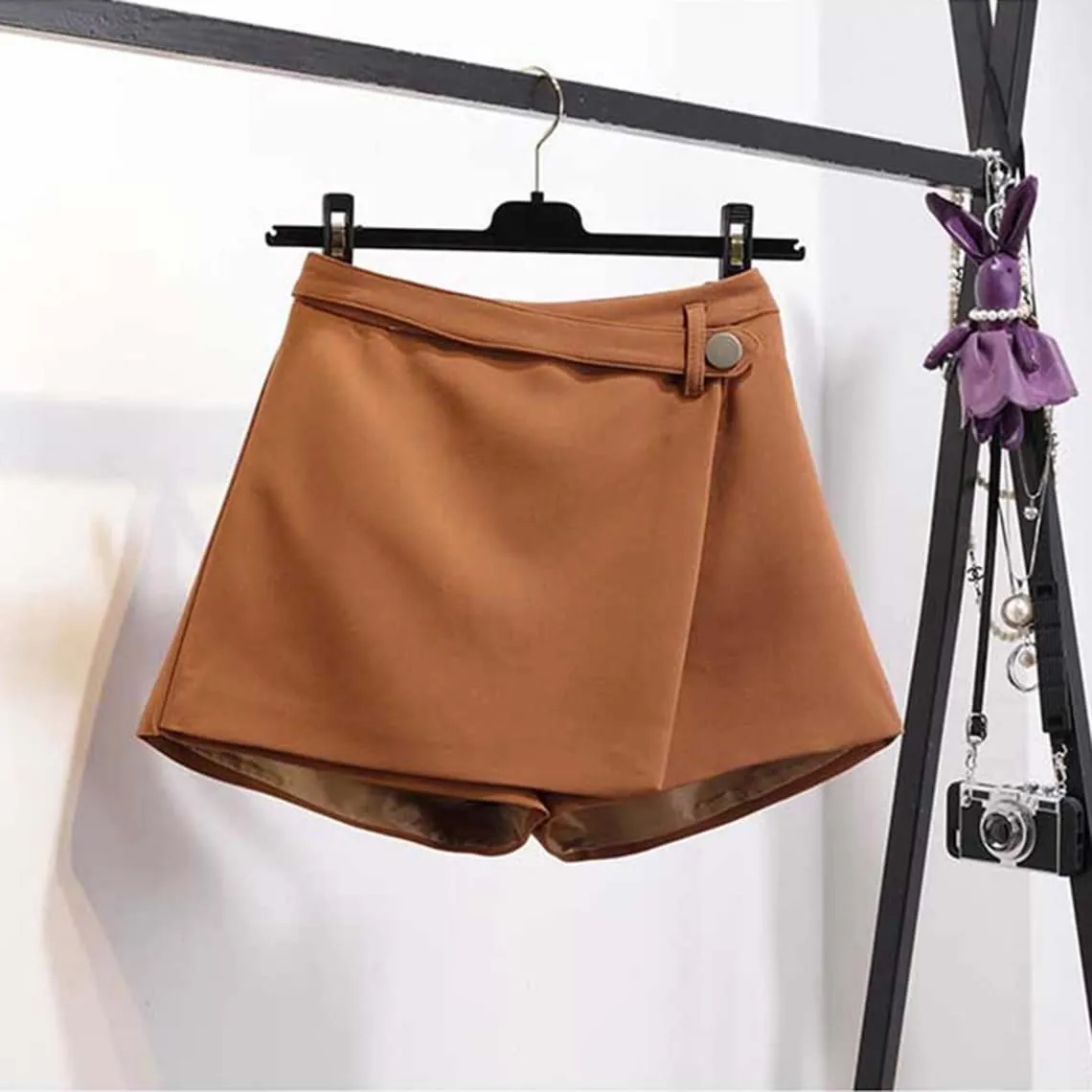 Stylish Single Button Belt Style Wide Leg Shorts