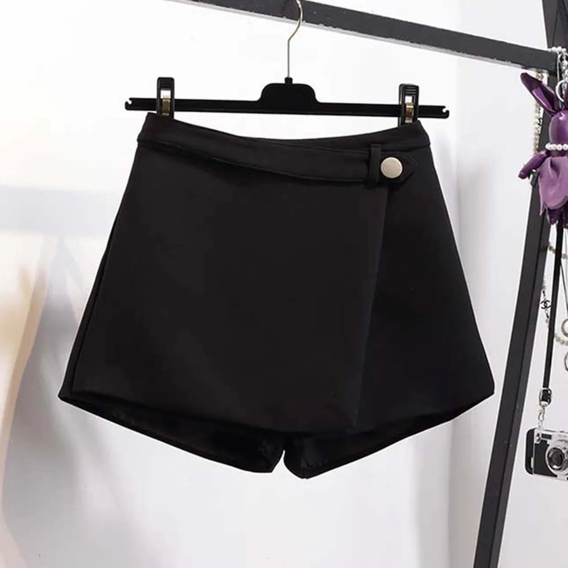 Stylish Single Button Belt Style Wide Leg Shorts