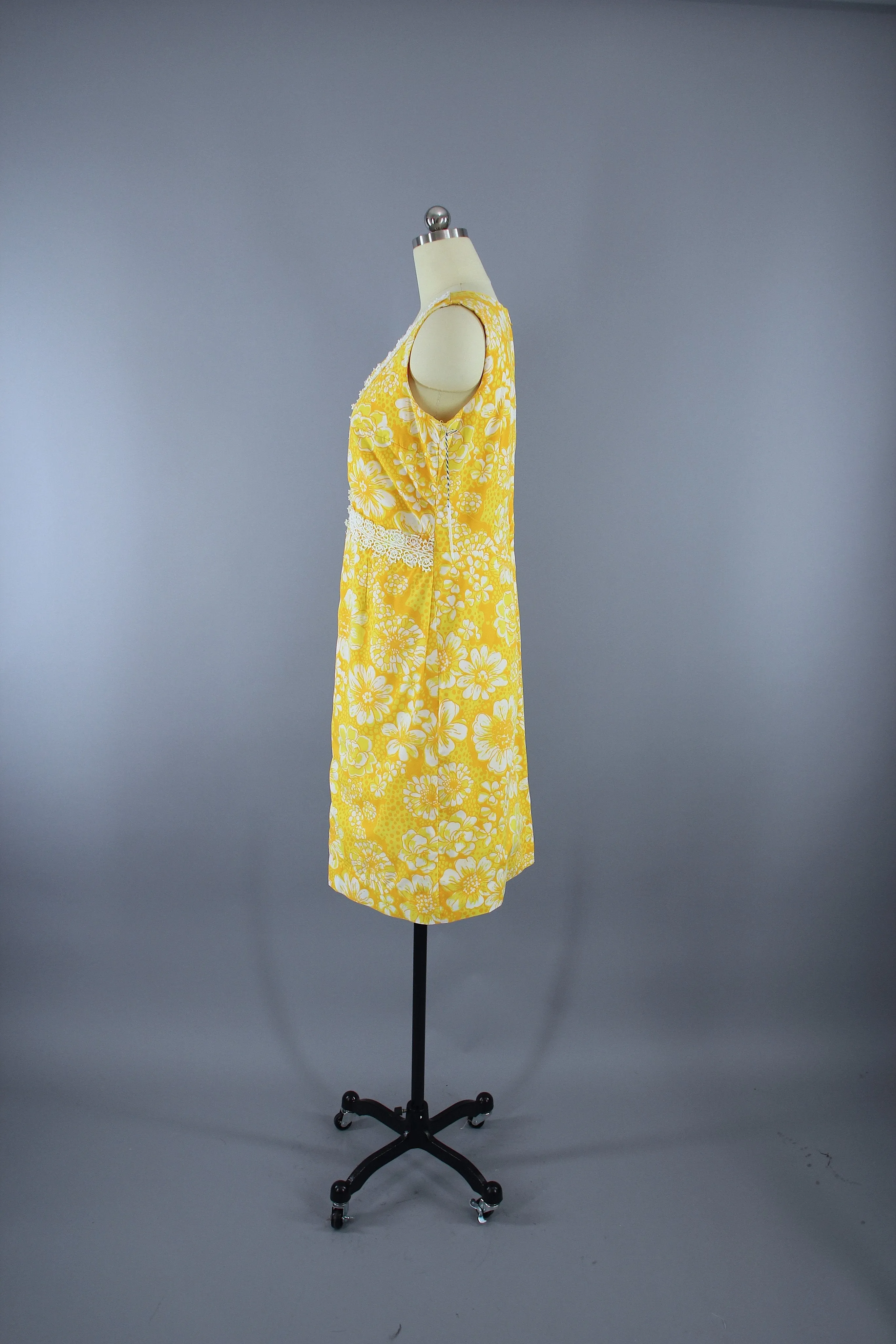 Vintage 1960s Shift Day Dress / Preppy Yellow Floral  Print